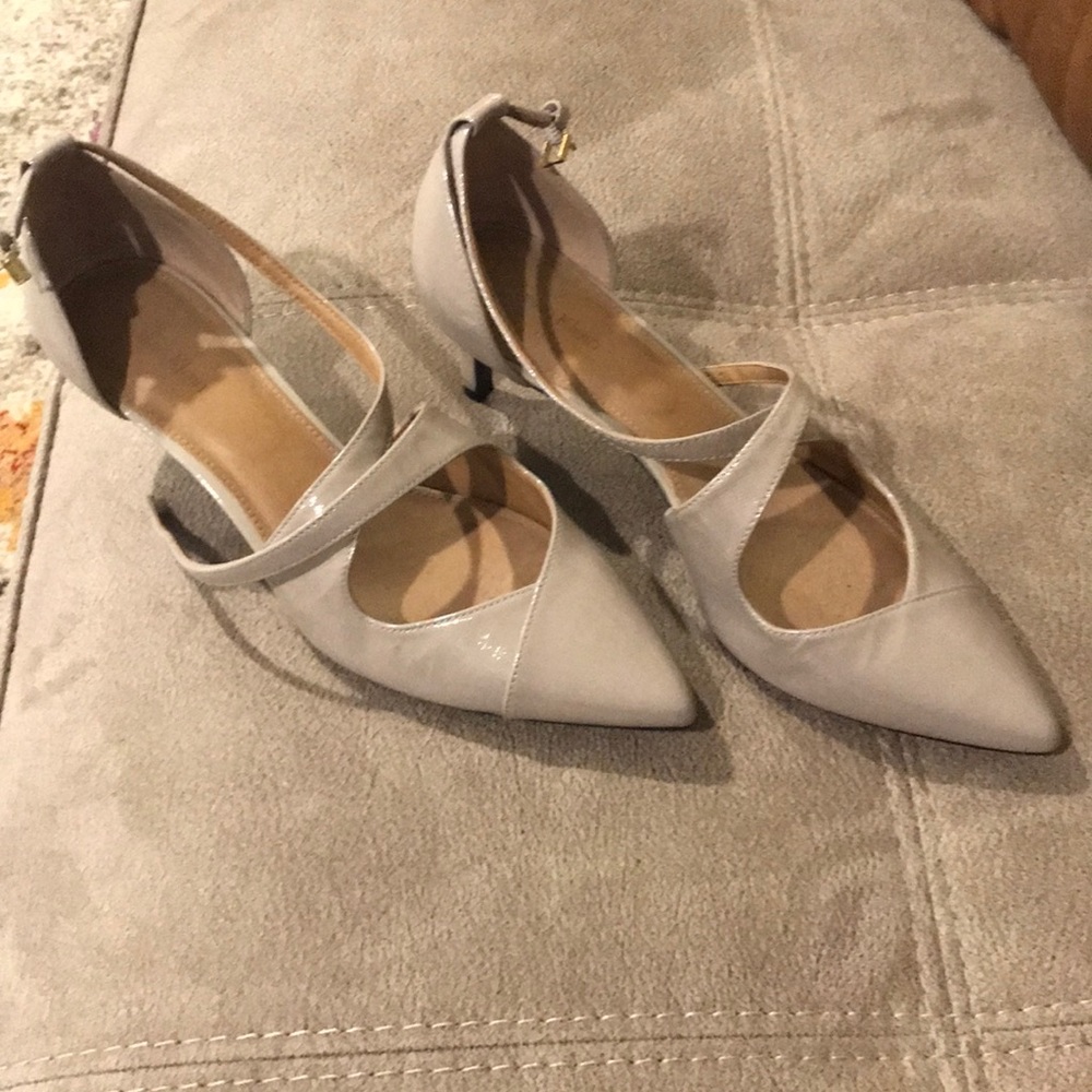 Sz 8.5 Calvin Klein strappy pump. Approx 2 in.